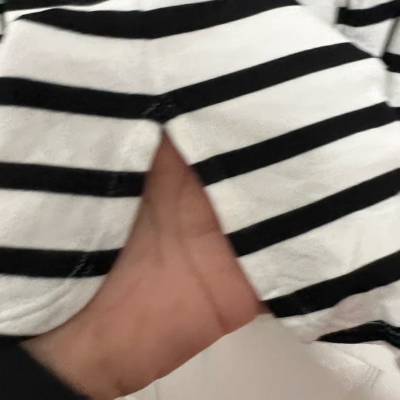 NWT Max Studio Weekend White/Black Stripe Top - Picture 8 of 10